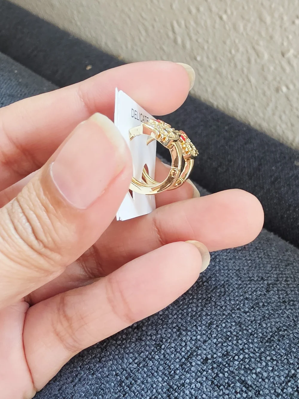 Pendientes de aro con cara de gato  con lazo rojo - Accesorios para niños